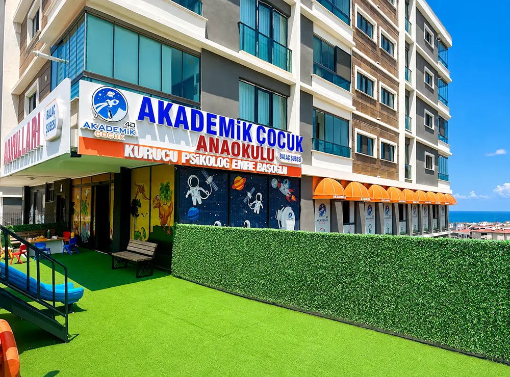 Akademik Çocuk Balaç Şubesi bahçe ve oyun alanı